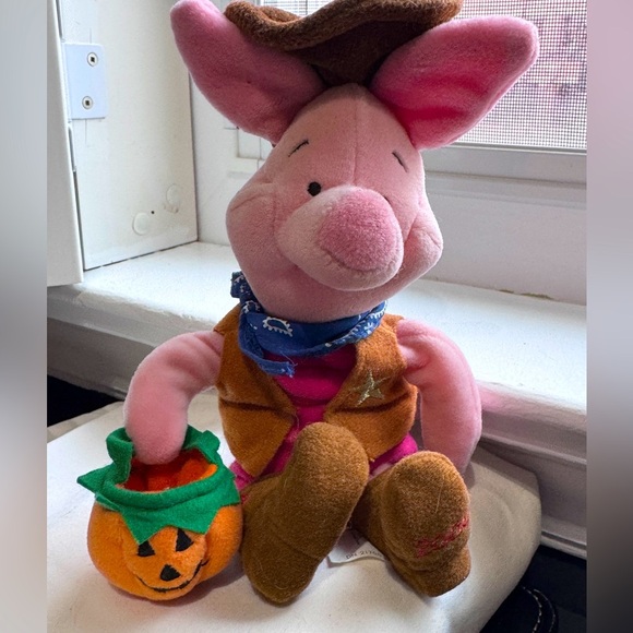 🐷🎃 Vintage Disney Cowboy Piglet Plush – Halloween 2000 Edition (8”) 🤠✨ - Picture 2 of 15